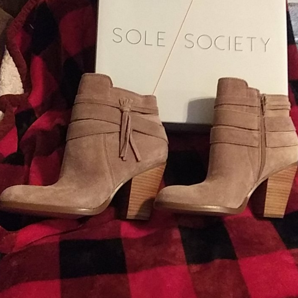 Sole Society Suede Booties Size 8.5M NEW